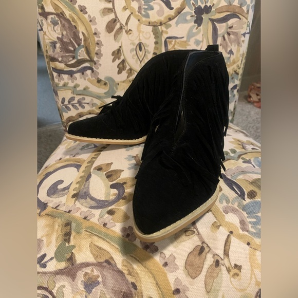 Shivebet Shoes - NWOT Black Fringe Women's Ankle Boots